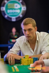 Manig Loeser leads day 3 of the main event